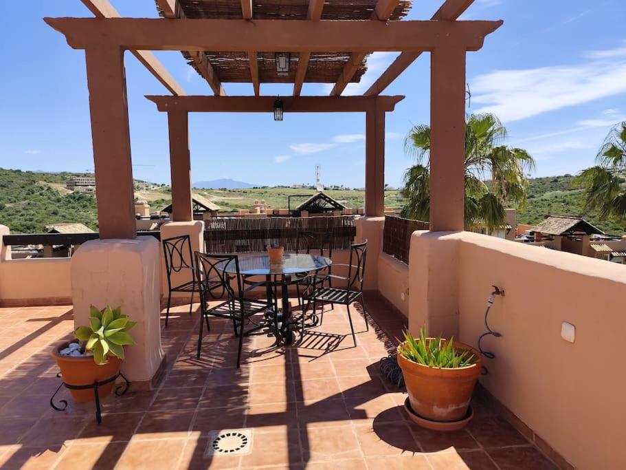 Penthouse Paradiso: 2Br Oasis In Casares Del Sol Exterior foto